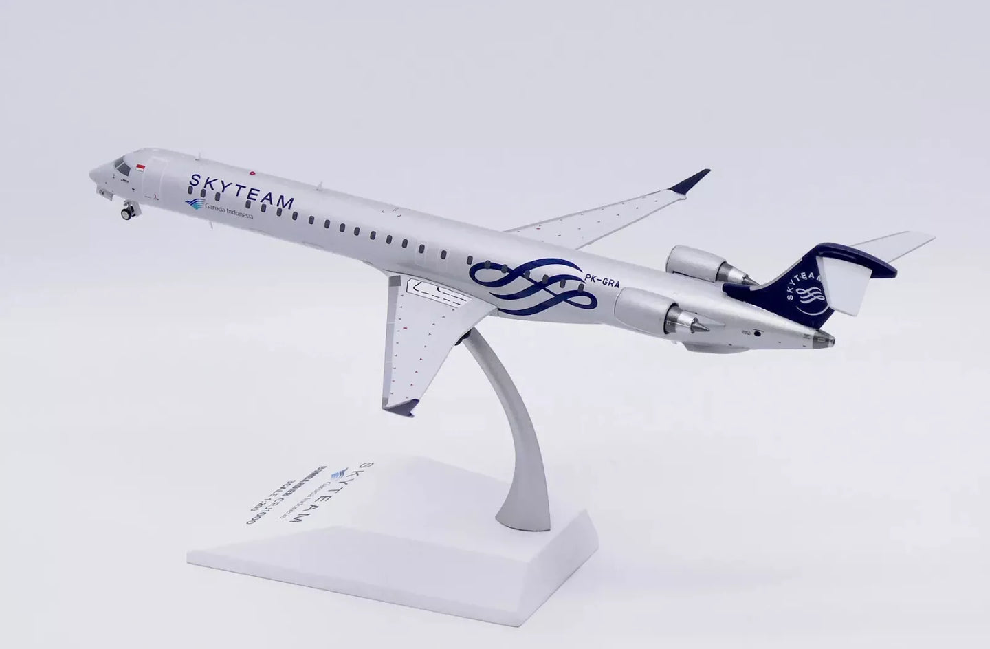 JC WINGS CRJ-1000ER GARUDA INDONESIA "SKYTEAM" REG: PK-GRA