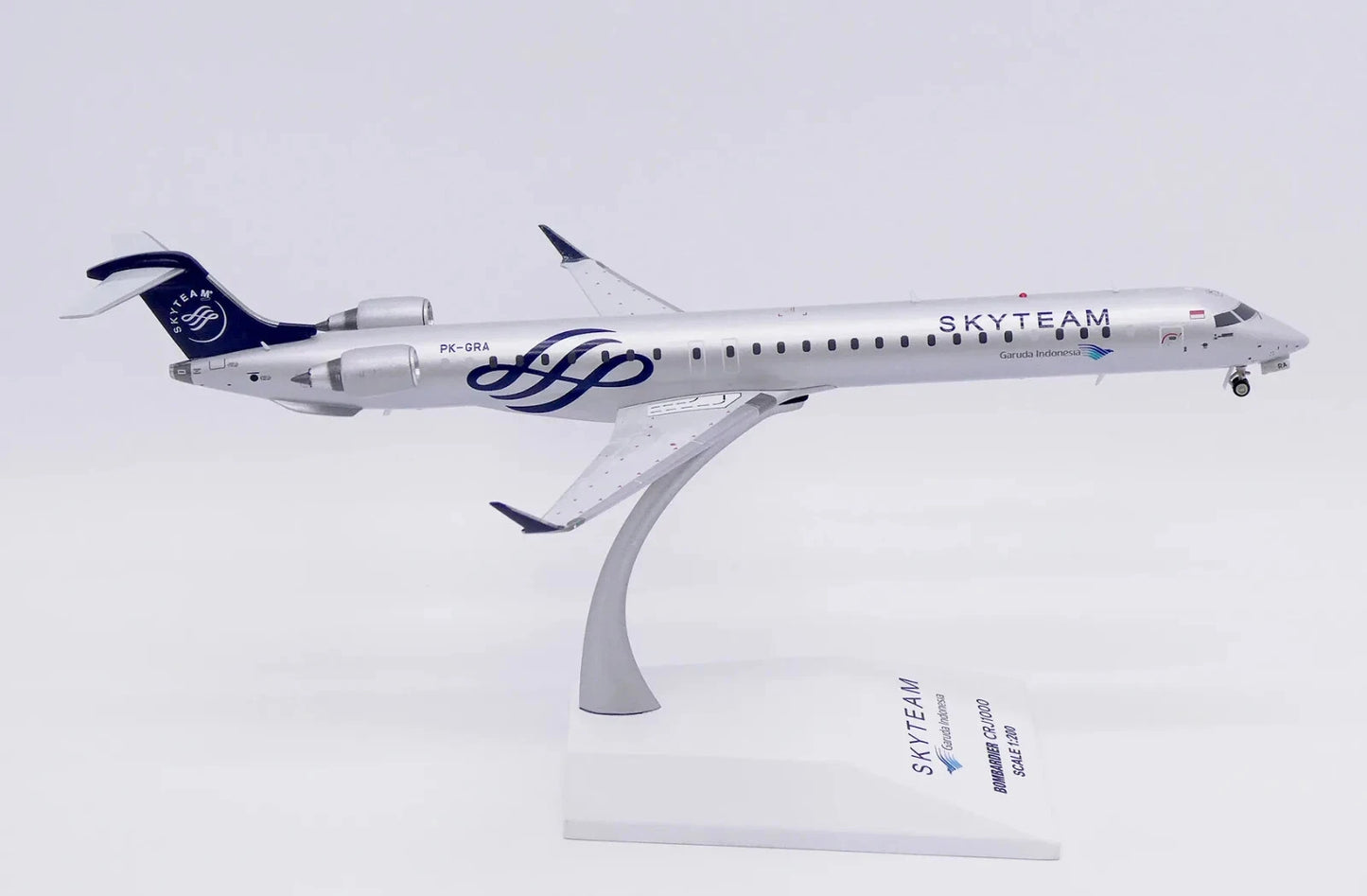 JC WINGS CRJ-1000ER GARUDA INDONESIA "SKYTEAM" REG: PK-GRA