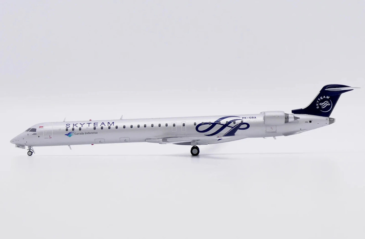 JC WINGS CRJ-1000ER GARUDA INDONESIA "SKYTEAM" REG: PK-GRA