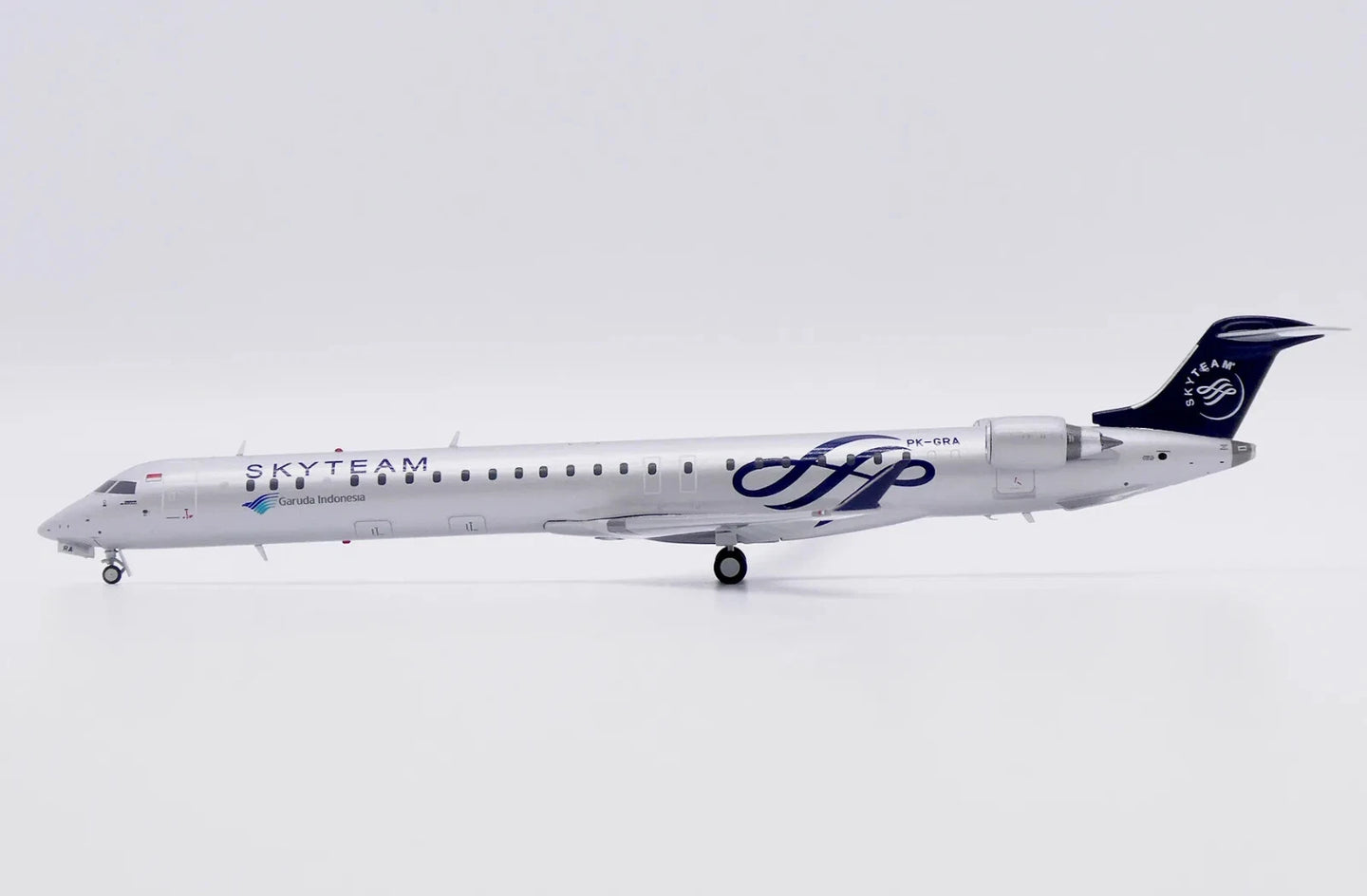 JC WINGS CRJ-1000ER GARUDA INDONESIA "SKYTEAM" REG: PK-GRA