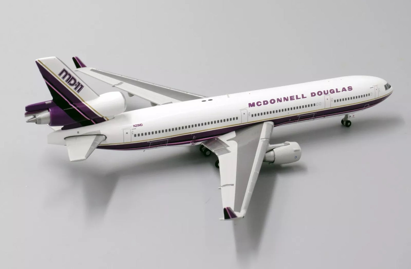 JC WINGS MD-11 HOUSE COLOUR REG: N211MD