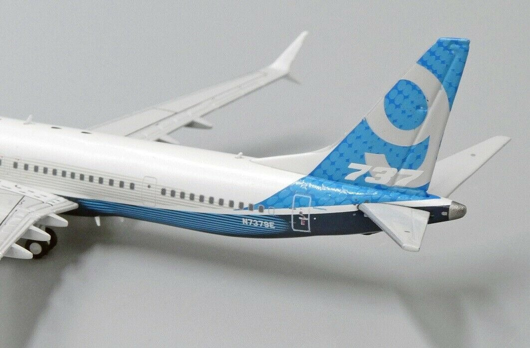 JC WINGS B737-9 HOUSE COLOUR REG: N7379E