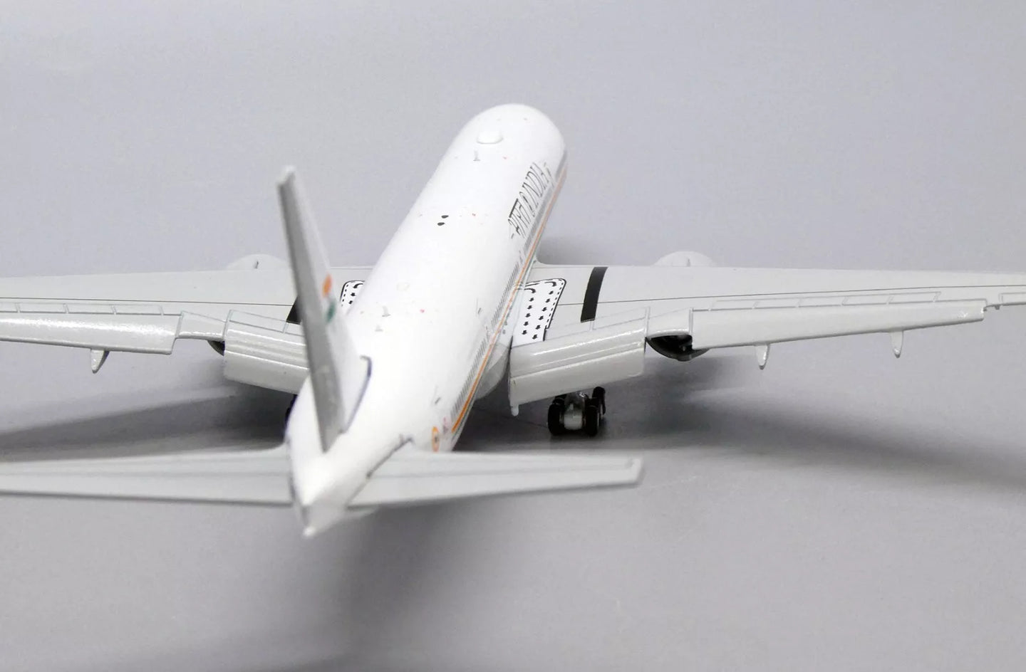 JCWINGS B777-300ER INDIAN GOVERNMENT (FLAPS DOWN) REG: VT-ALW