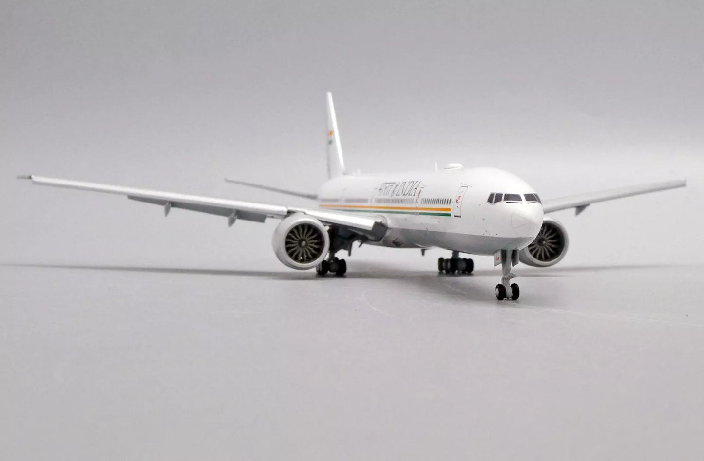 JCWINGS B777-300ER INDIAN GOVERNMENT (FLAPS DOWN) REG: VT-ALW