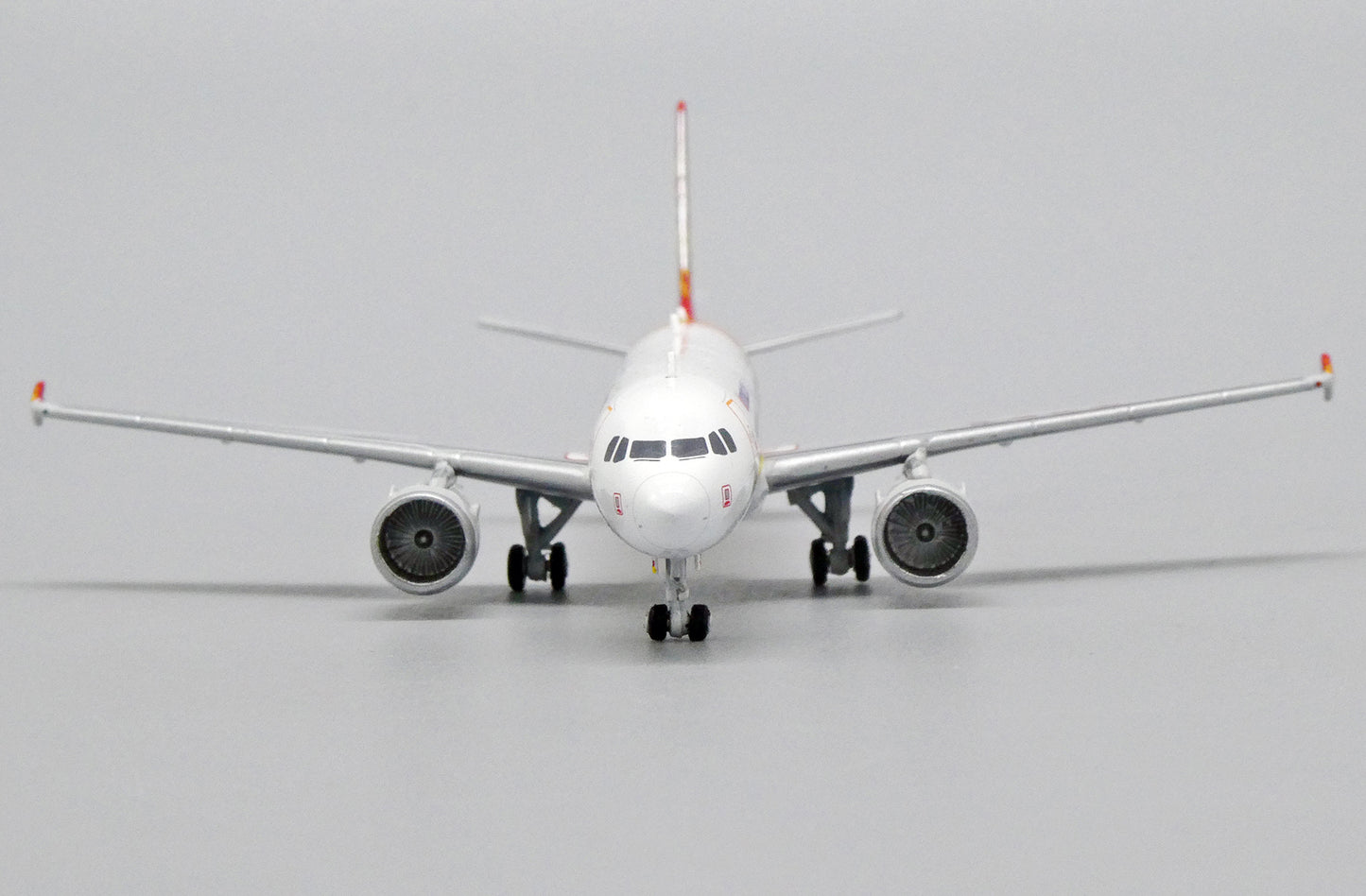 JCWINGS A320 HONG KONG EXPRESS REG: B-LPF