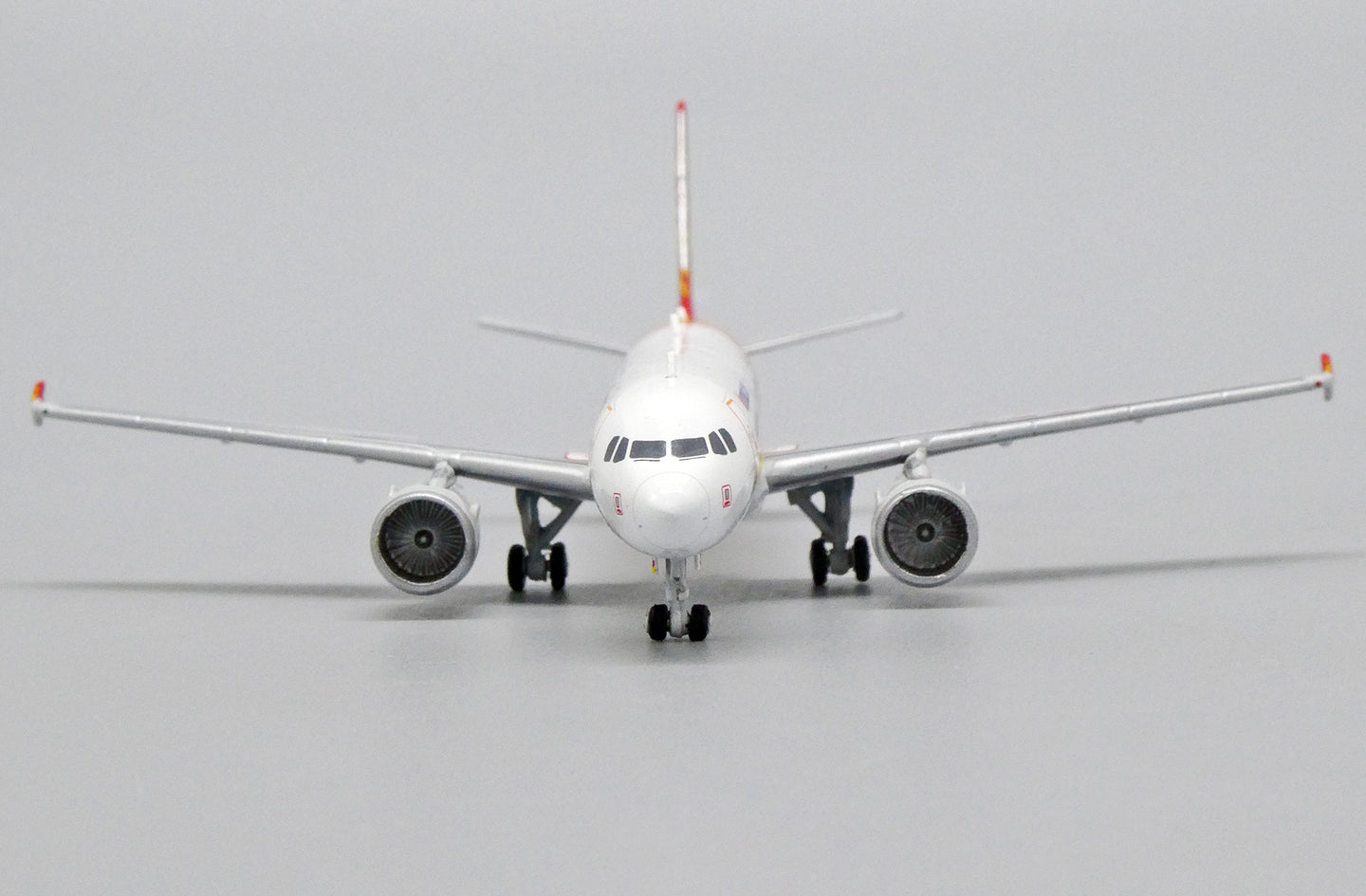 JCWINGS A320 HONG KONG EXPRESS REG: B-LPF