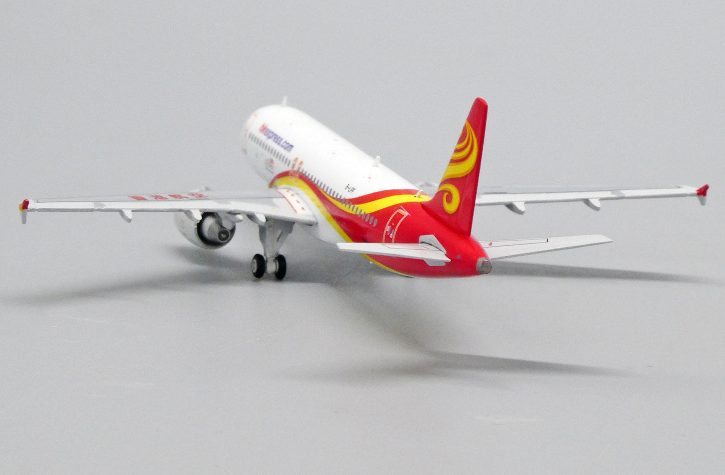 JCWINGS A320 HONG KONG EXPRESS REG: B-LPF
