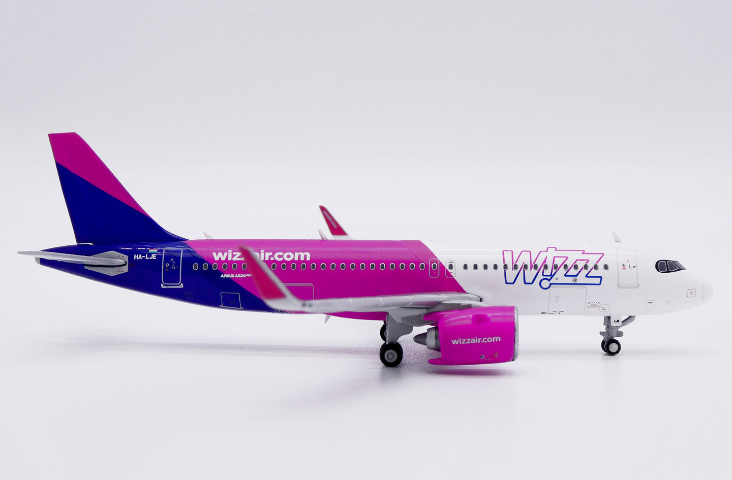 JC WINGS A320NEO WIZZ AIR REG: HA-LJE