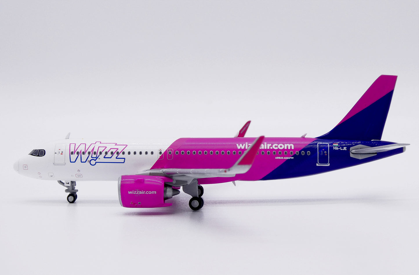 JC WINGS A320NEO WIZZ AIR REG: HA-LJE