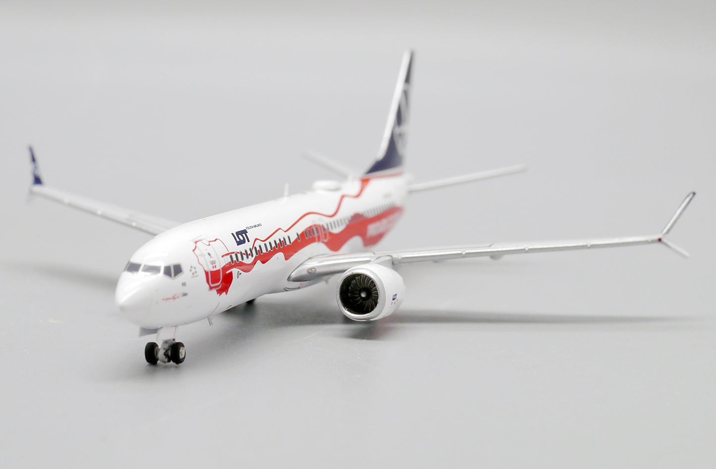 JC WINGS B737-8MAX LOT POLISH AIRLINES "POLAND INDEPENDENCE LIVERY" REG: SP-LVD