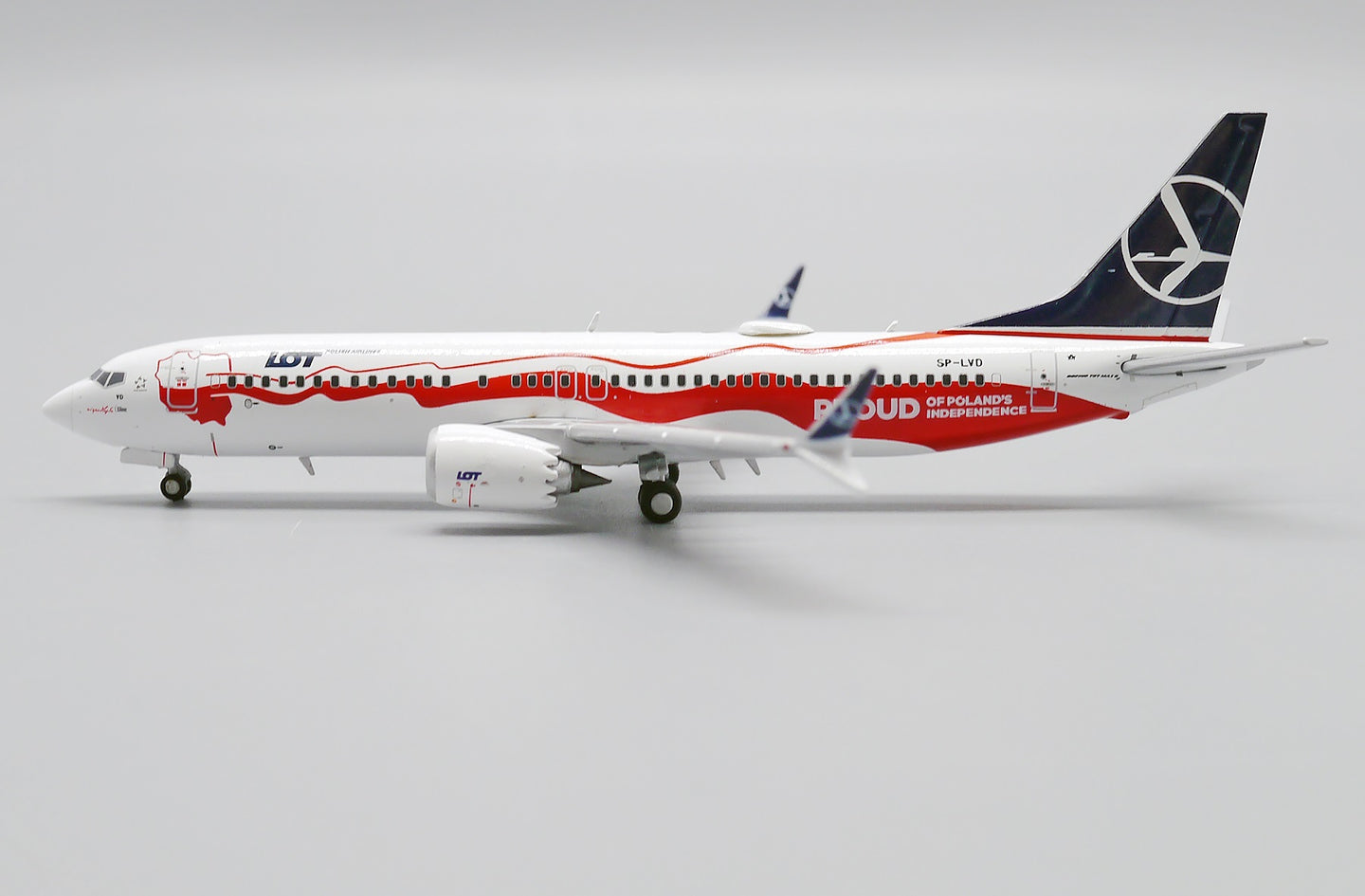 JC WINGS B737-8MAX LOT POLISH AIRLINES "POLAND INDEPENDENCE LIVERY" REG: SP-LVD
