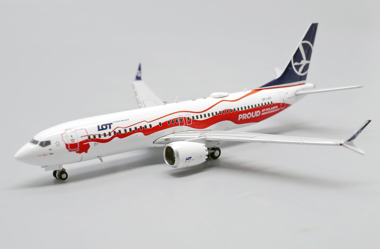 JC WINGS B737-8MAX LOT POLISH AIRLINES "POLAND INDEPENDENCE LIVERY" REG: SP-LVD