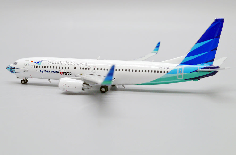 JC WINGS B737 GARUDA INDONESIA "AYO PAKAI MASKER" REG: PK-GFQ