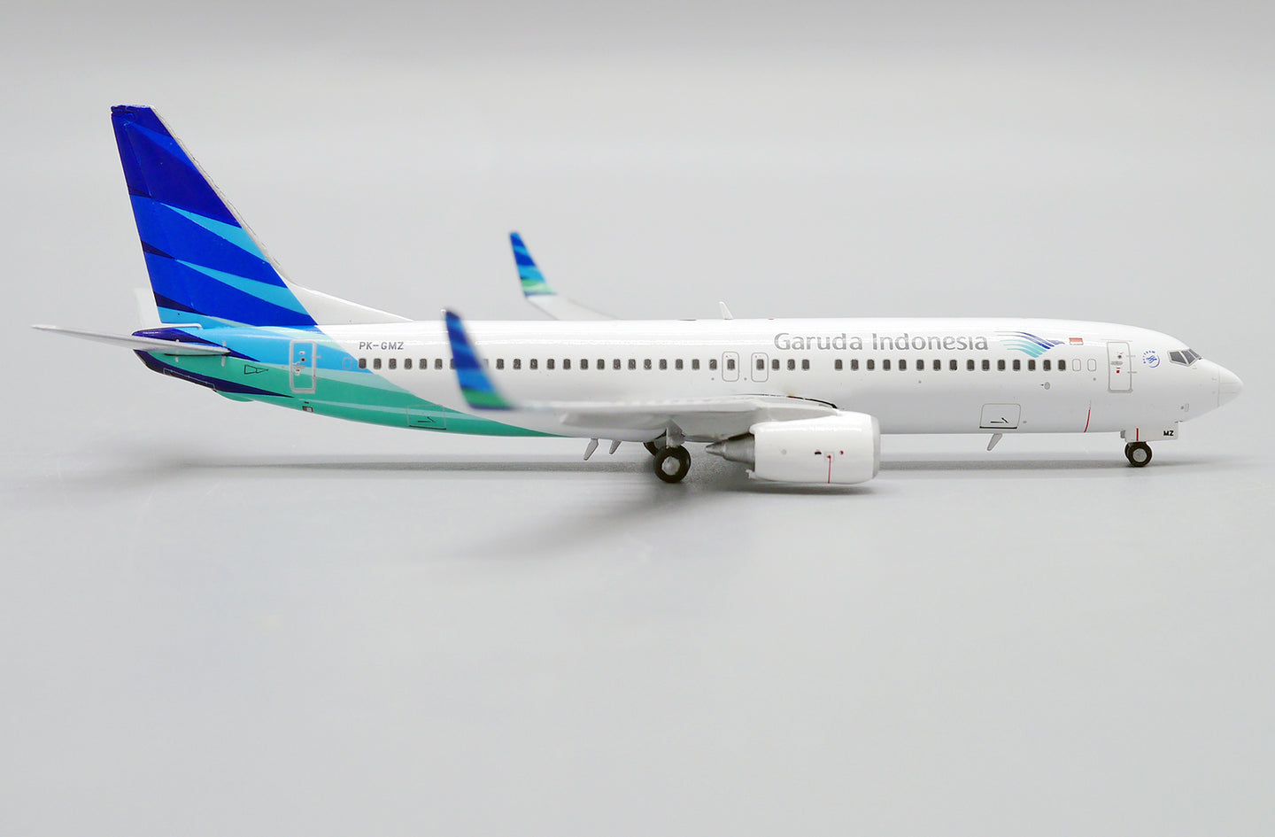 JC WINGS B737-800 75  GARUDA INDONESIA INDONESIA MAJU REG: PK-GMZ