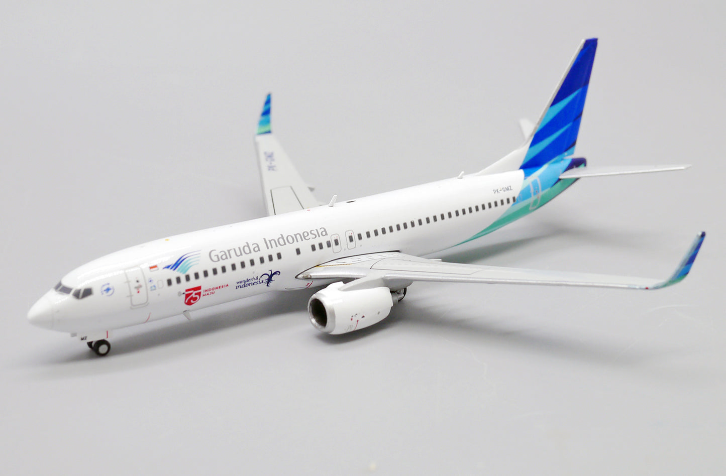 JC WINGS B737-800 75  GARUDA INDONESIA INDONESIA MAJU REG: PK-GMZ