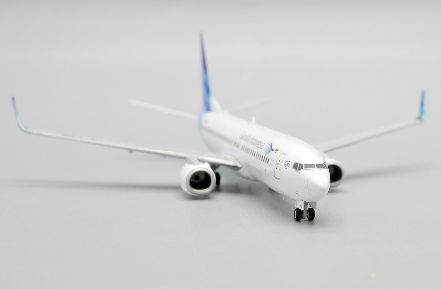 JC WINGS B737-800 75  GARUDA INDONESIA INDONESIA MAJU REG: PK-GMZ
