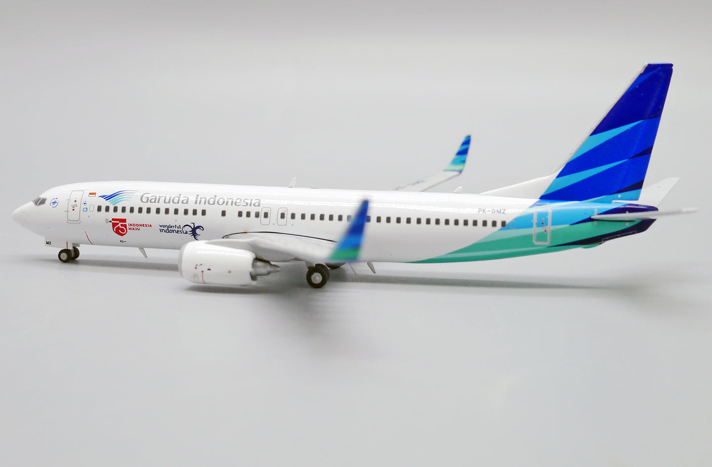 JC WINGS B737-800 75  GARUDA INDONESIA INDONESIA MAJU REG: PK-GMZ