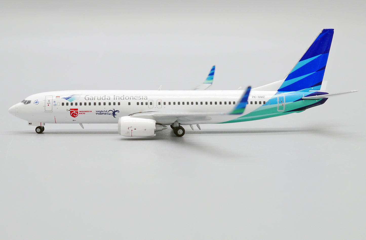 JC WINGS B737-800 75  GARUDA INDONESIA INDONESIA MAJU REG: PK-GMZ