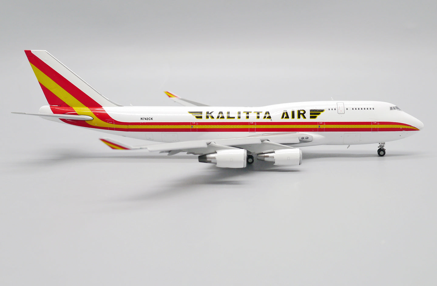 JCWINGS B747-400(BCF) FLAPS DOWN REG: N742CK