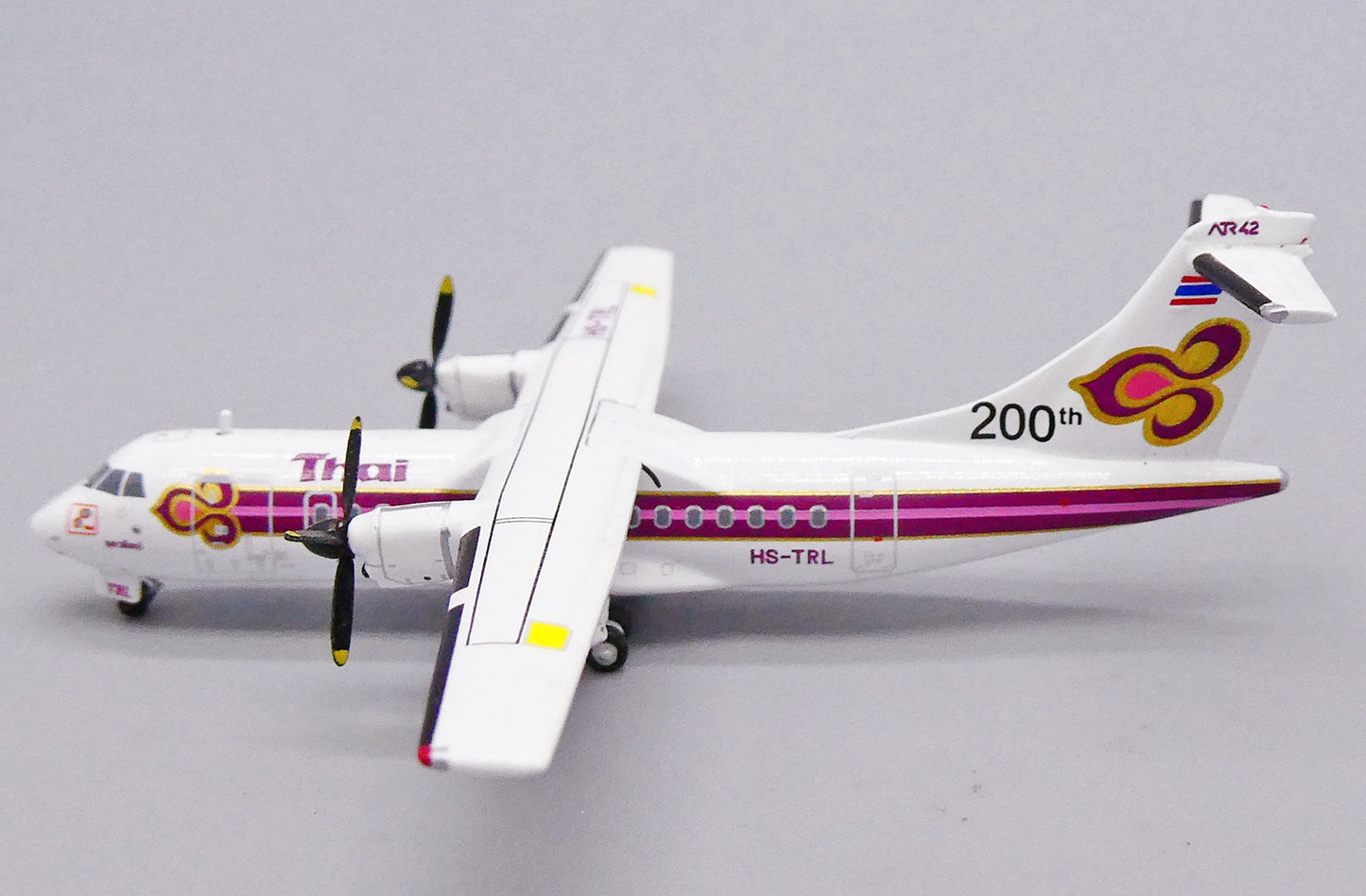 JC WINGS ATR 42-320 THAI AIRWAYS 200TH REG: HS-TRL