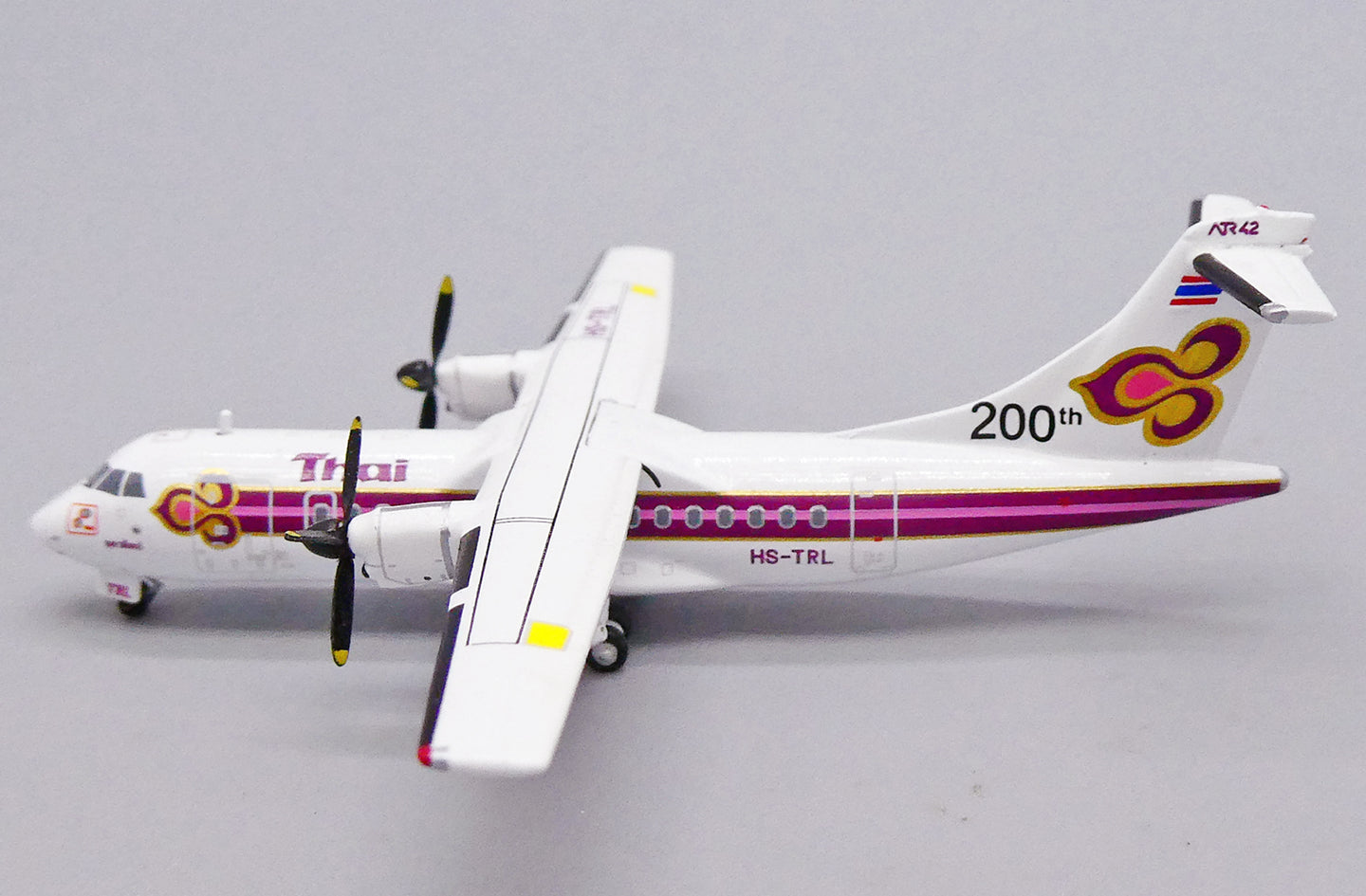 JC WINGS ATR 42-320 THAI AIRWAYS 200TH REG: HS-TRL