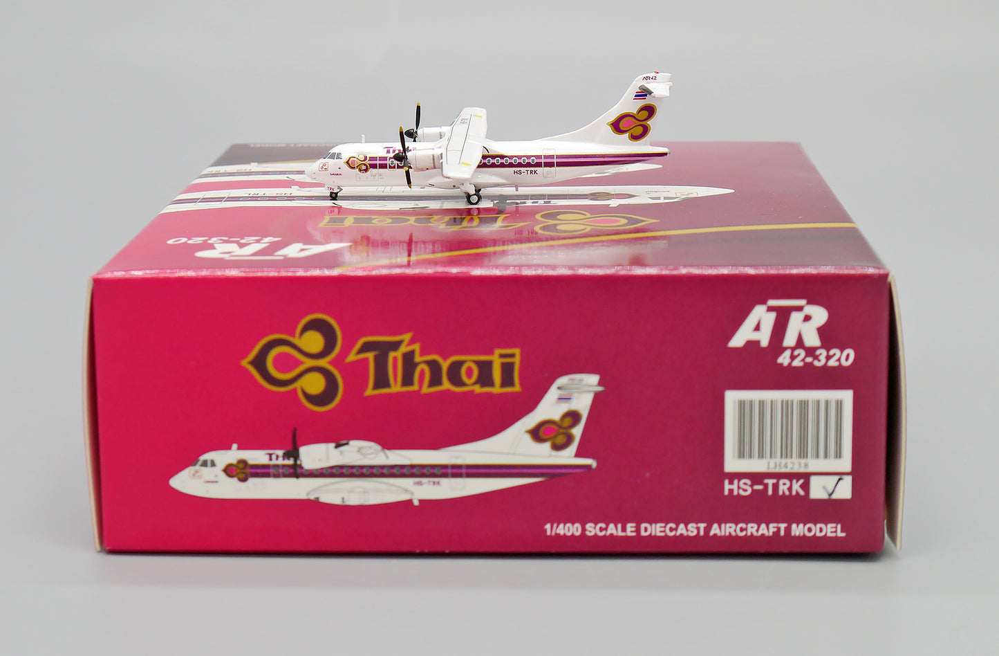 JCWINGS ATR 42-320 THAI AIRWAYS REG: HS-TRK