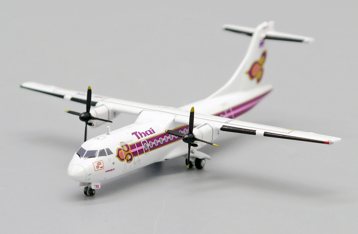 JCWINGS ATR 42-320 THAI AIRWAYS REG: HS-TRK