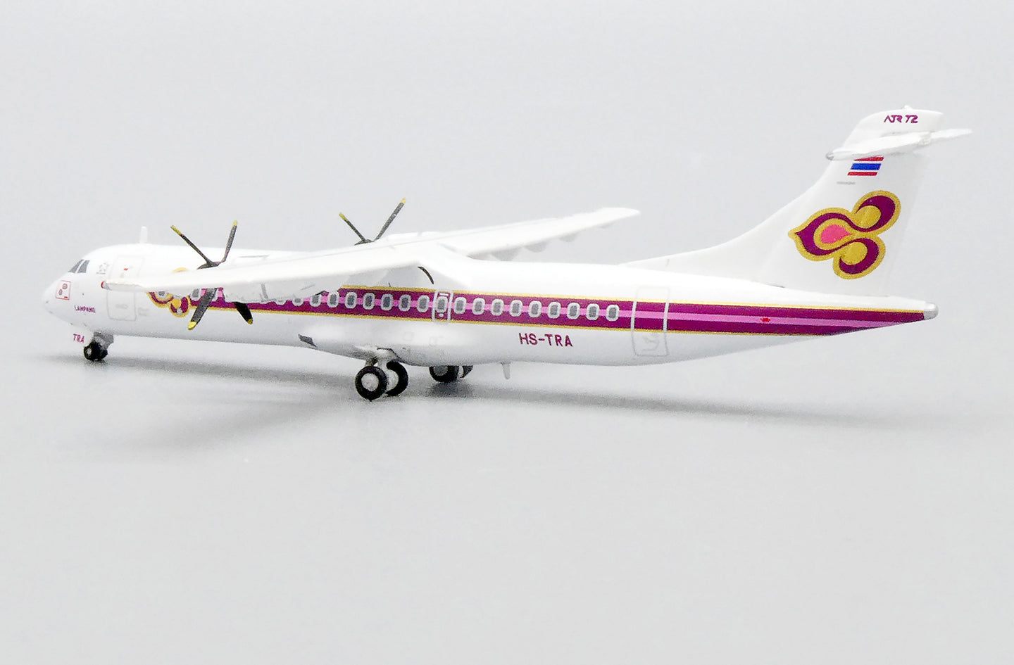 JC WINGS ATR72-200 THAI AIRWAYS OC REG: HS-TRA