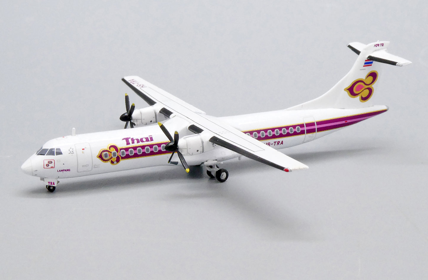 JC WINGS ATR72-200 THAI AIRWAYS OC REG: HS-TRA