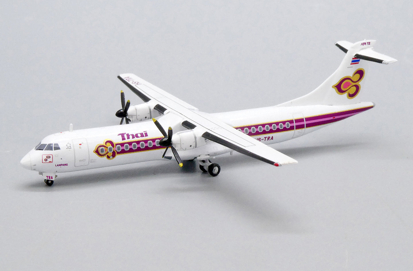 JC WINGS ATR72-200 THAI AIRWAYS OC REG: HS-TRA