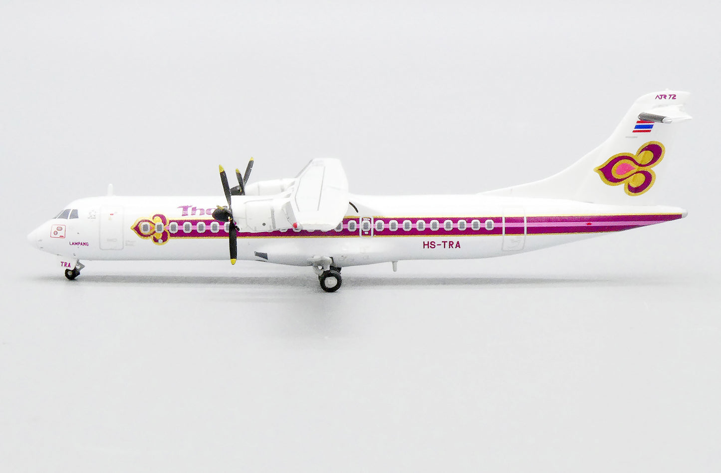 JC WINGS ATR72-200 THAI AIRWAYS OC REG: HS-TRA