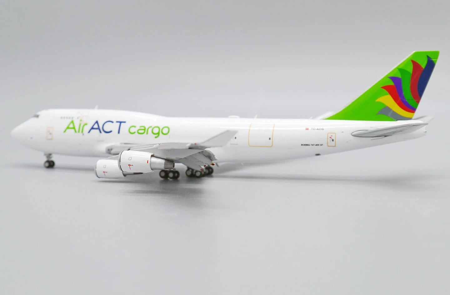 JC WINGS B747-400 ACT AIRLINES (FLAPS DOWN) REG: TC-ACG