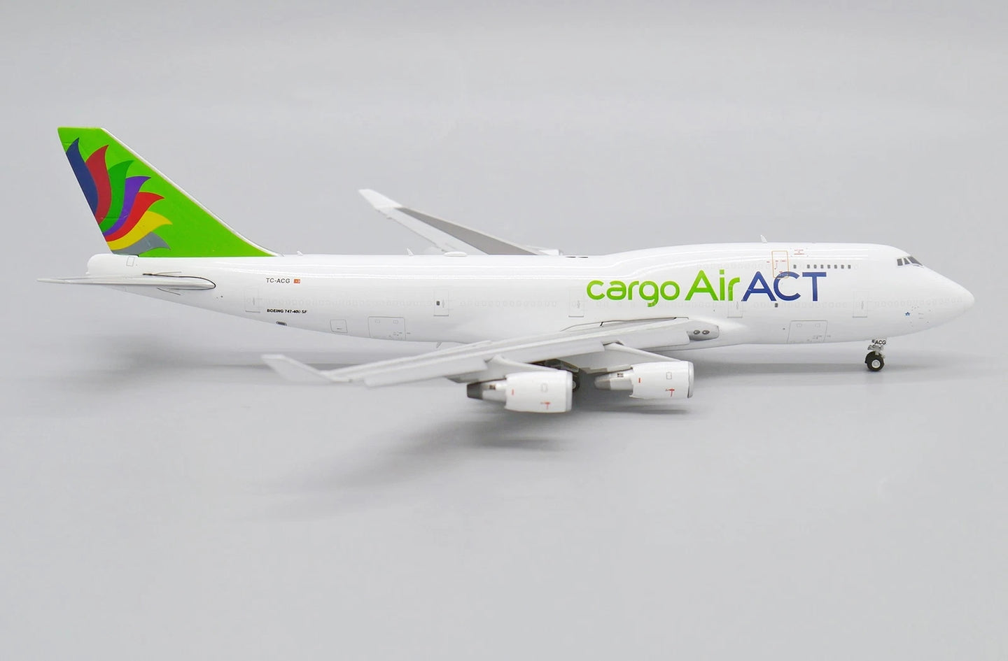 JC WINGS B747-400 ACT AIRLINES (FLAPS DOWN) REG: TC-ACG