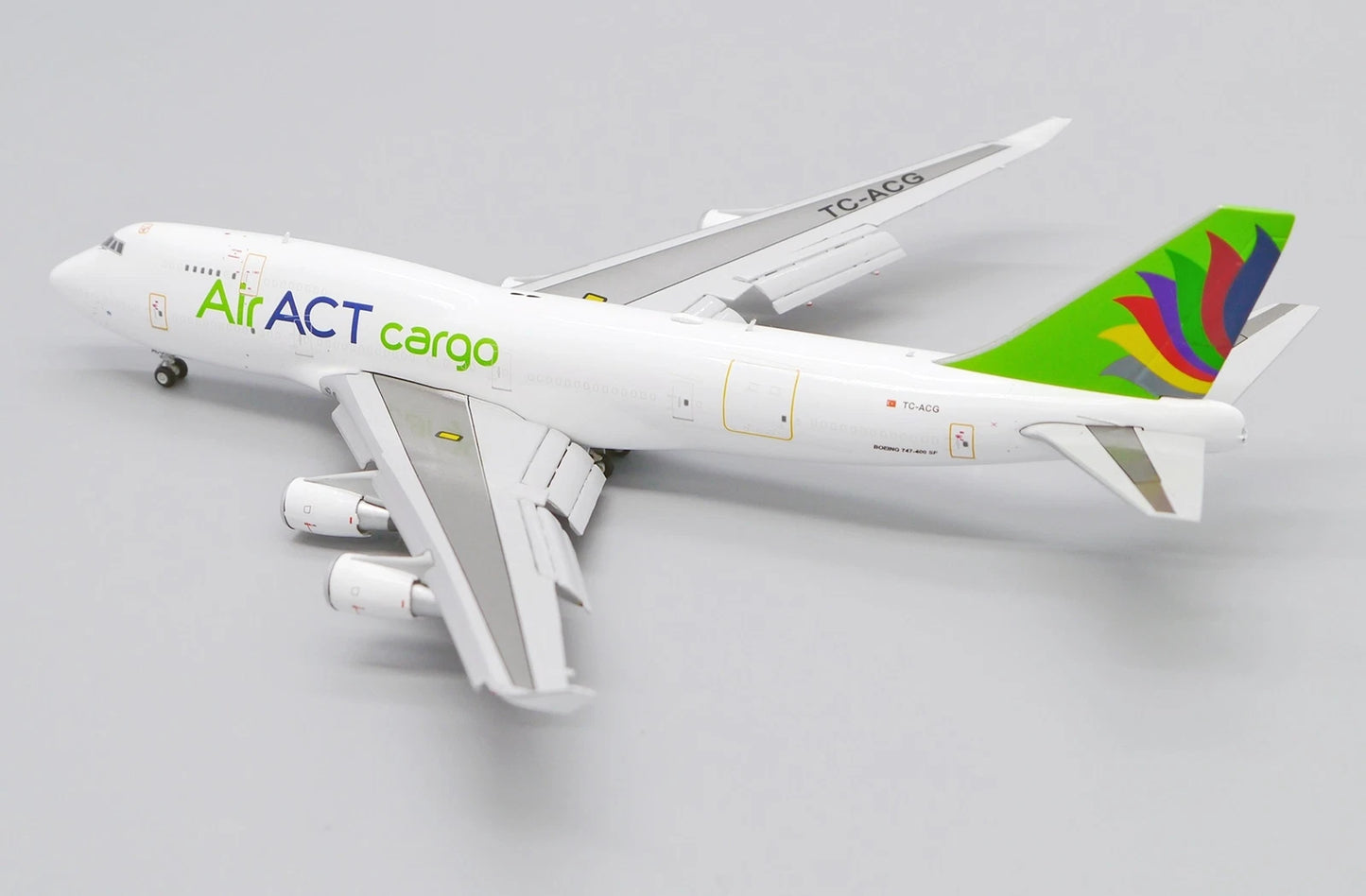 JC WINGS B747-400 ACT AIRLINES (FLAPS DOWN) REG: TC-ACG