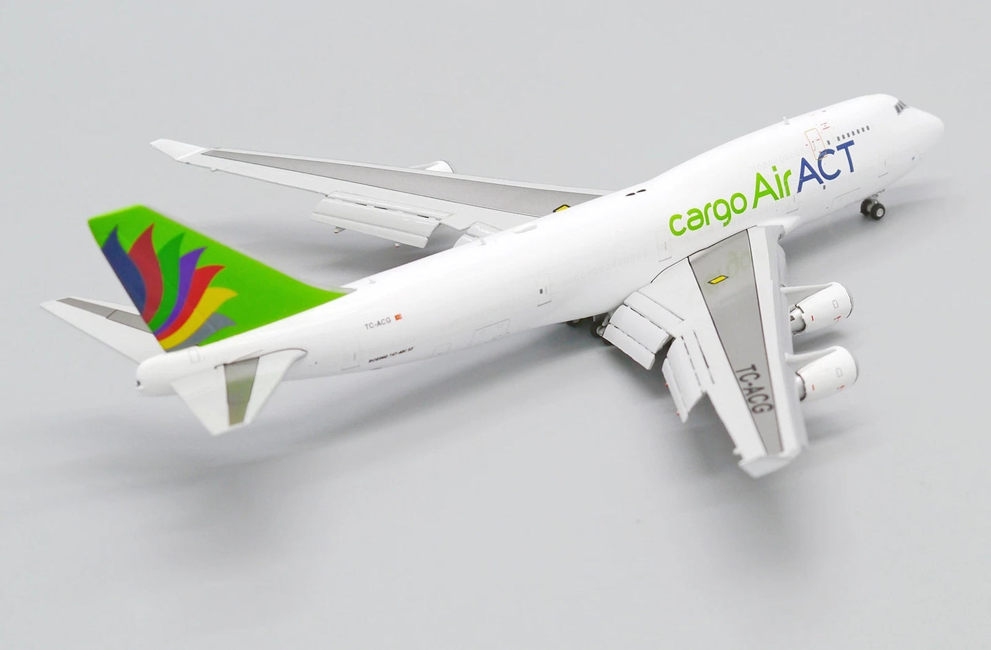 JC WINGS B747-400 ACT AIRLINES (FLAPS DOWN) REG: TC-ACG