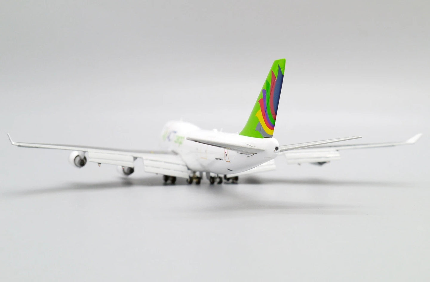 JC WINGS B747-400 ACT AIRLINES (FLAPS DOWN) REG: TC-ACG