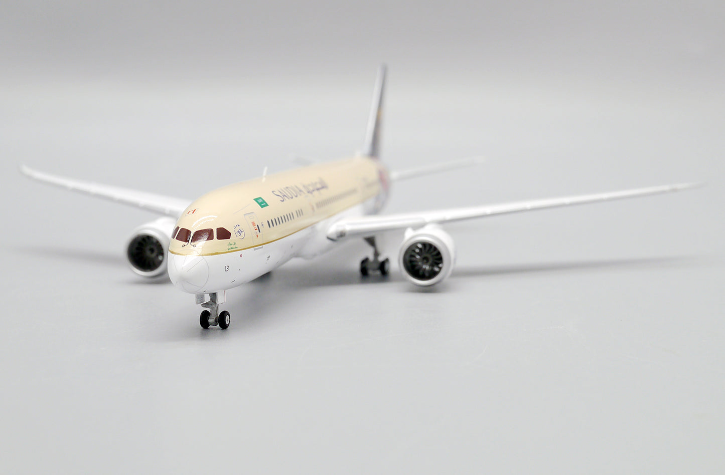 JCWINGS SAUDI ARABIAN AIRLINES B787 REG: HZ-AR13