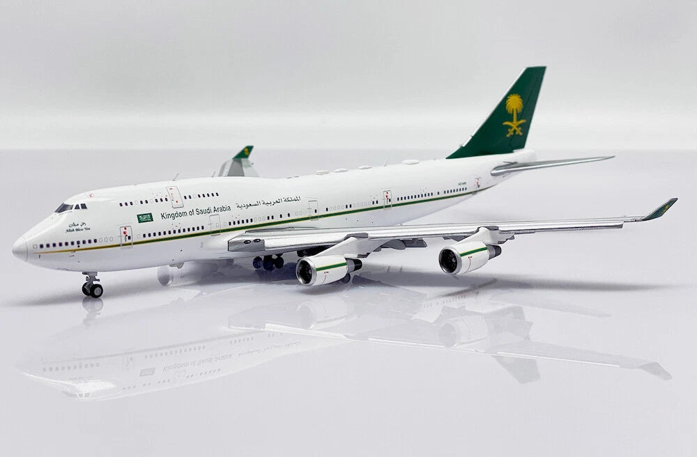JC WINGS B747-400 SAUDI ROYAL AVIATION (FLAP DOWN) REG: HZ-HM1