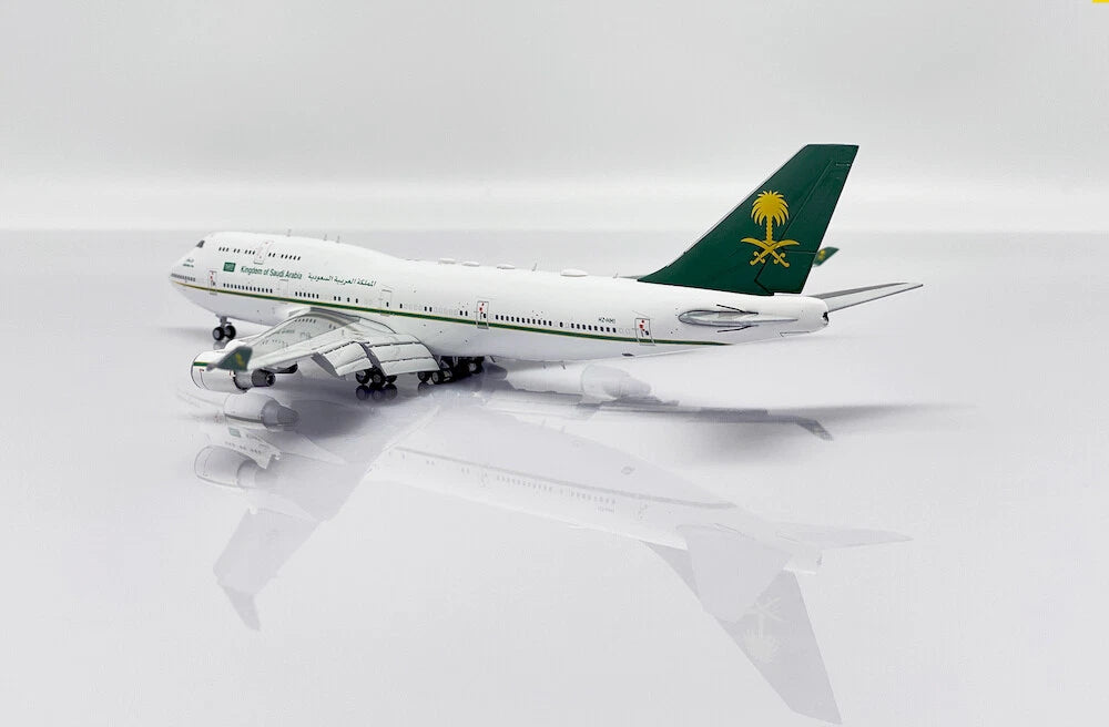 JC WINGS B747-400 SAUDI ROYAL AVIATION (FLAP DOWN) REG: HZ-HM1