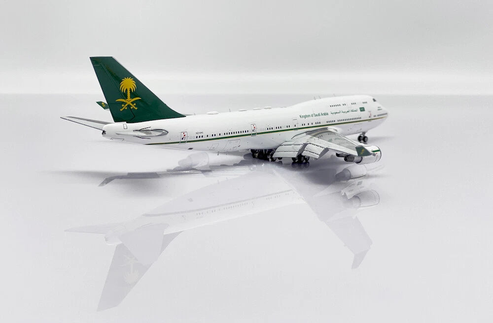 JC WINGS B747-400 SAUDI ROYAL AVIATION (FLAP DOWN) REG: HZ-HM1