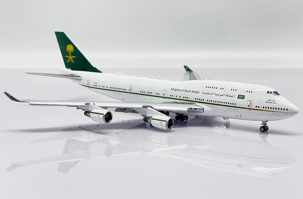 JC WINGS B747-400 SAUDI ROYAL AVIATION (FLAP DOWN) REG: HZ-HM1