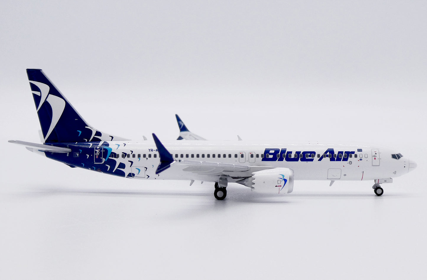 JC WINGS B737 MAX 8 BLUE AIR REG: YR-MXC