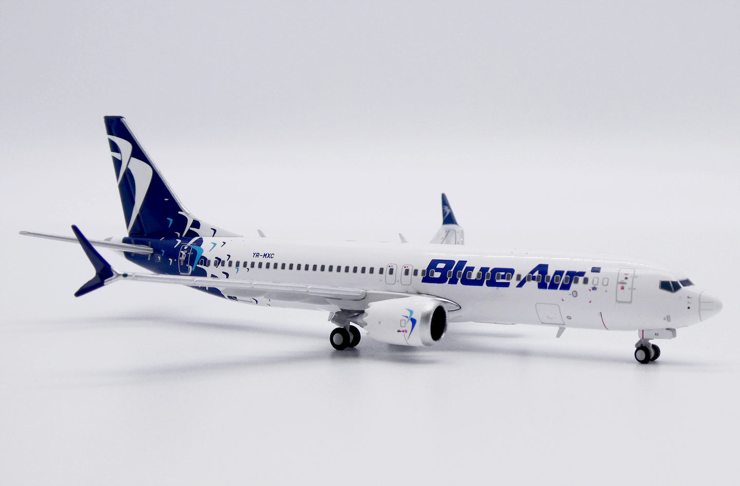 JC WINGS B737 MAX 8 BLUE AIR REG: YR-MXC