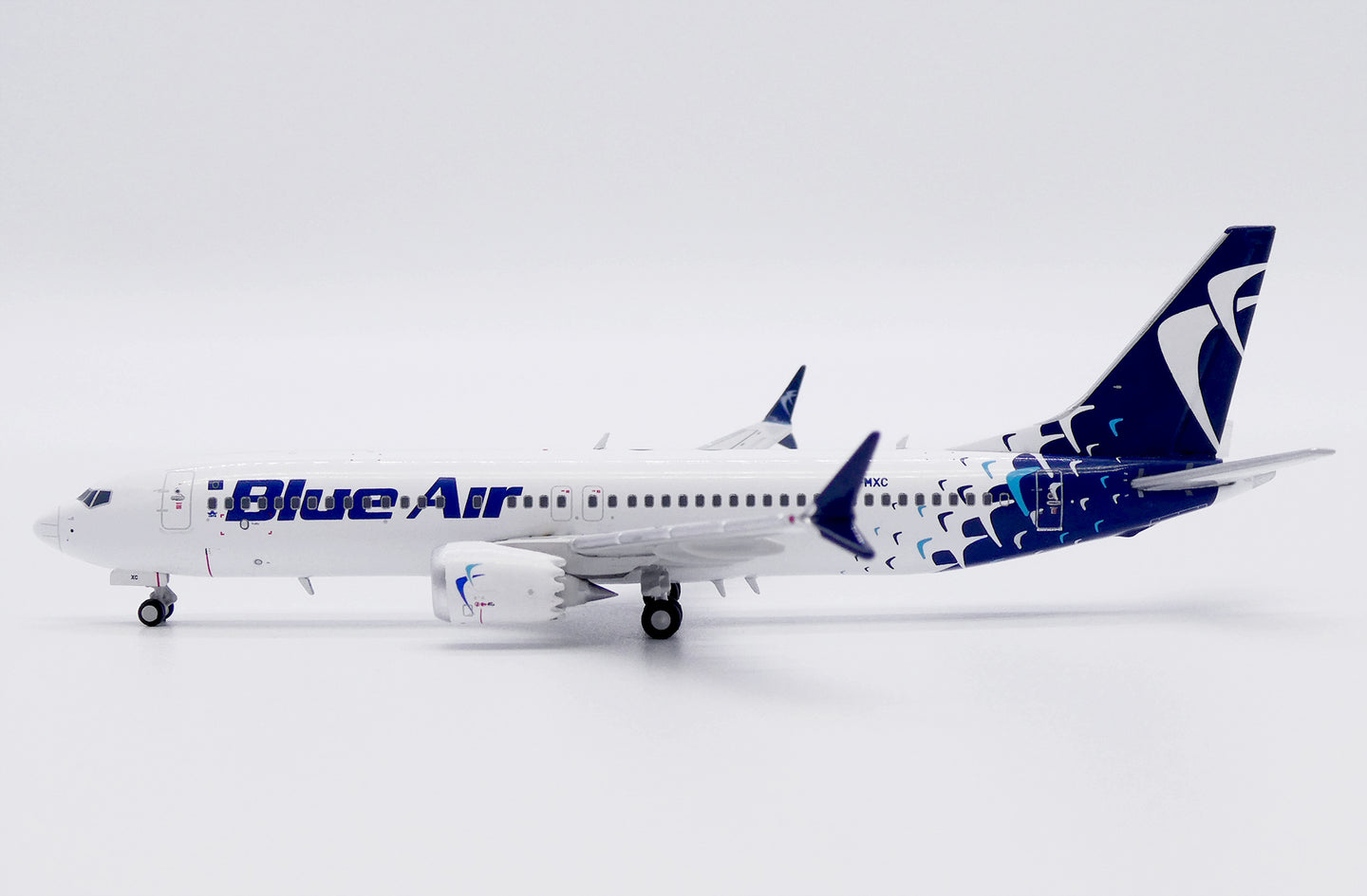 JC WINGS B737 MAX 8 BLUE AIR REG: YR-MXC