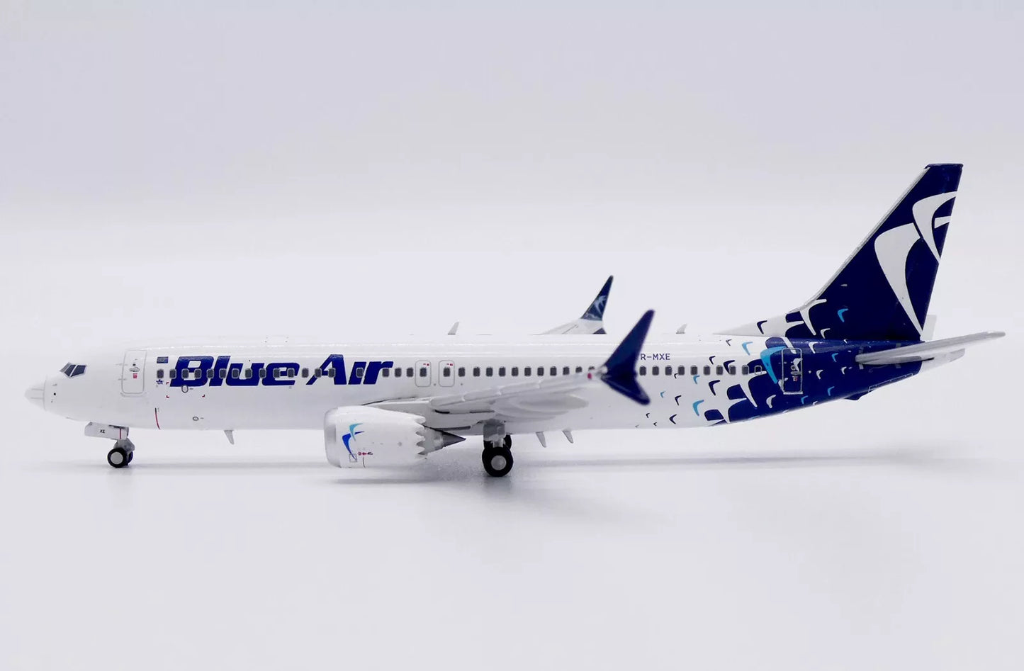 JC WINGS B737 MAX 8 BLUE AIR REG: YR-MXE