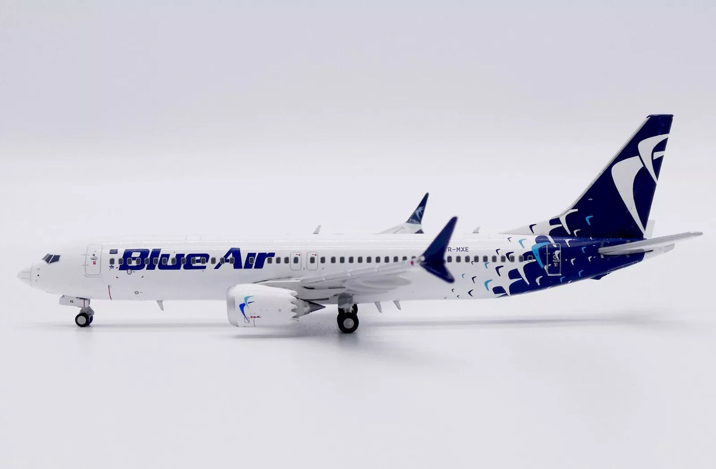 JC WINGS B737 MAX 8 BLUE AIR REG: YR-MXE