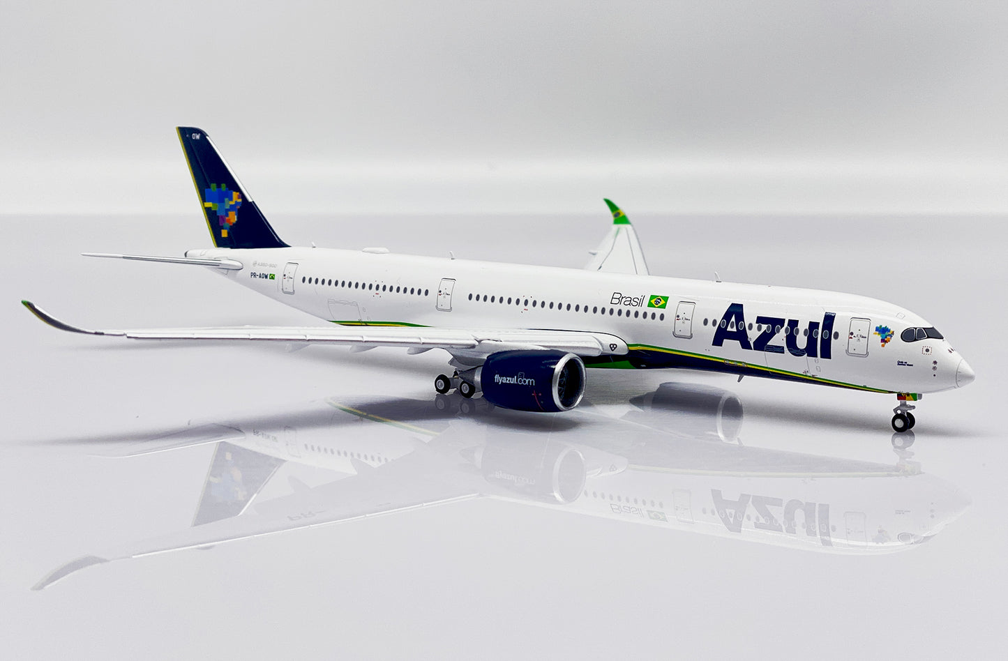 JC WINGS A350-900XWB AZUL LINHAS AEREAS BRASILEIRAS FLAP DOWN REG: PR-AOW