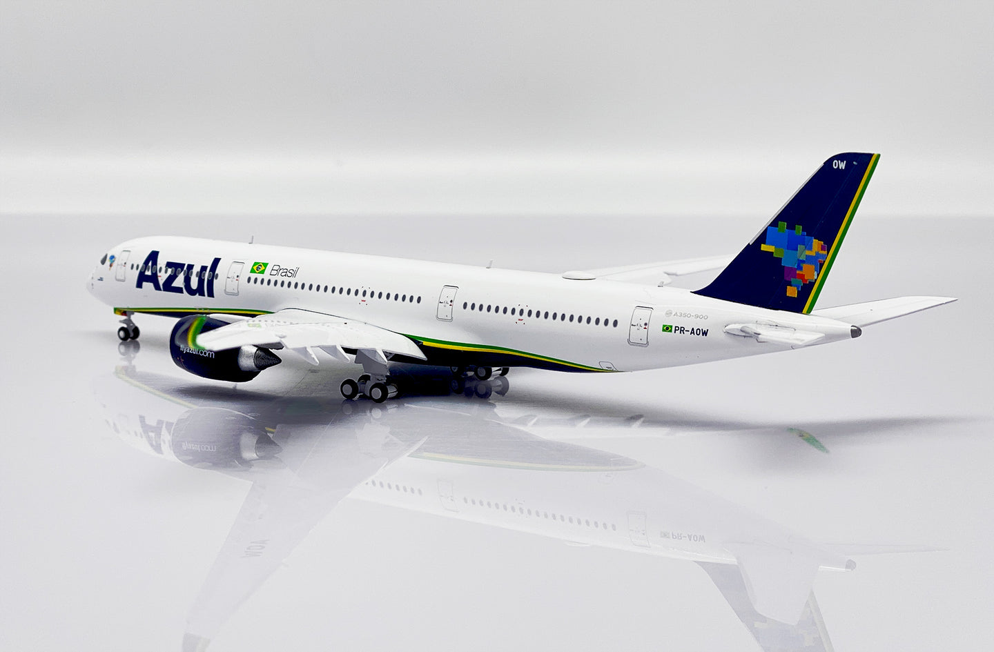 JC WINGS A350-900XWB AZUL LINHAS AEREAS BRASILEIRAS FLAP DOWN REG: PR-AOW