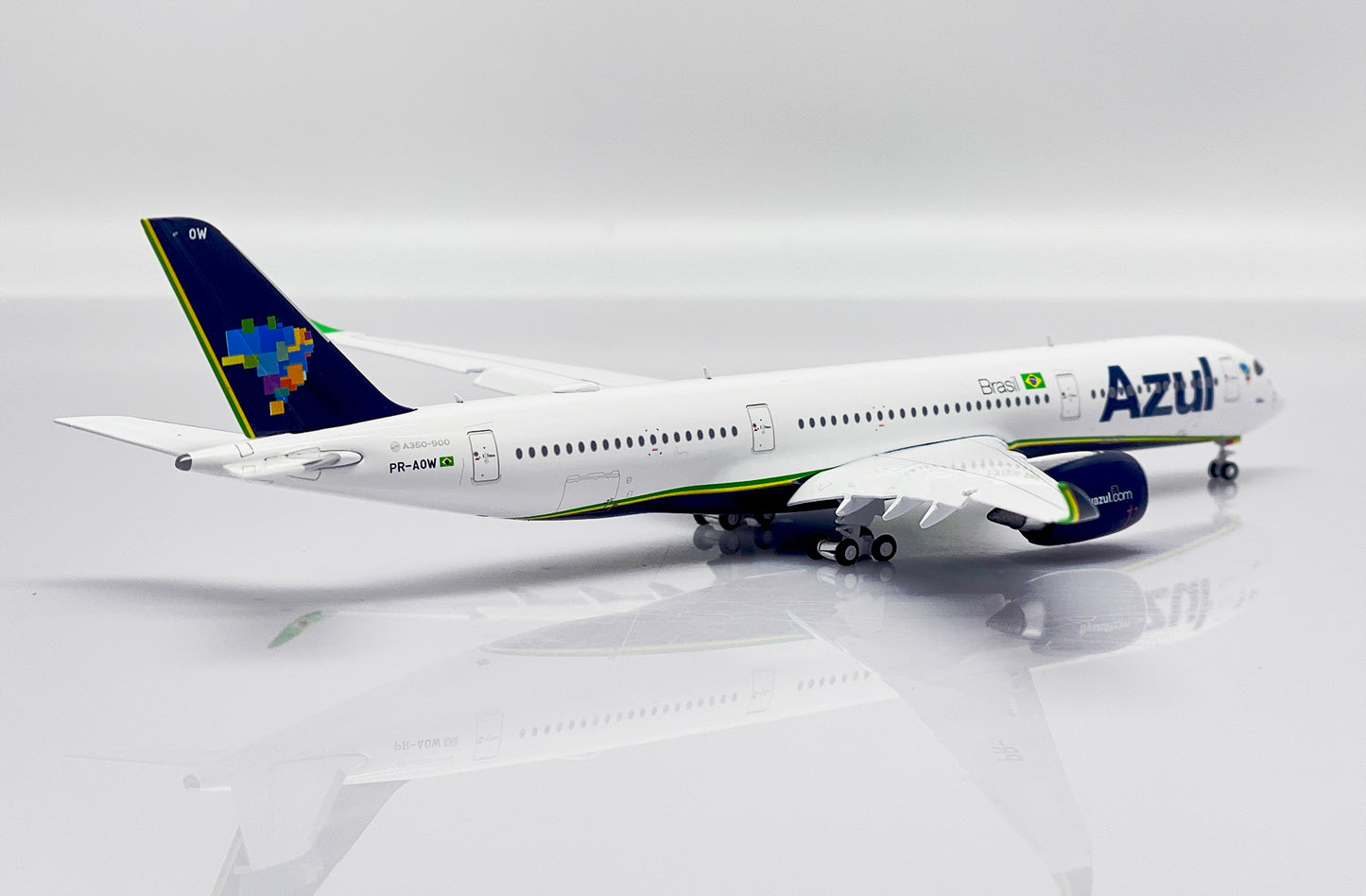 JC WINGS A350-900XWB AZUL LINHAS AEREAS BRASILEIRAS FLAP DOWN REG: PR-AOW