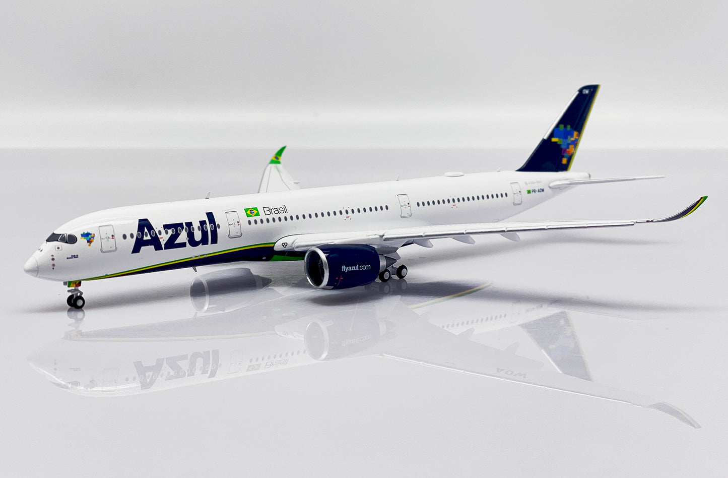 JC WINGS A350-900XWB AZUL LINHAS AEREAS BRASILEIRAS FLAP DOWN REG: PR-AOW
